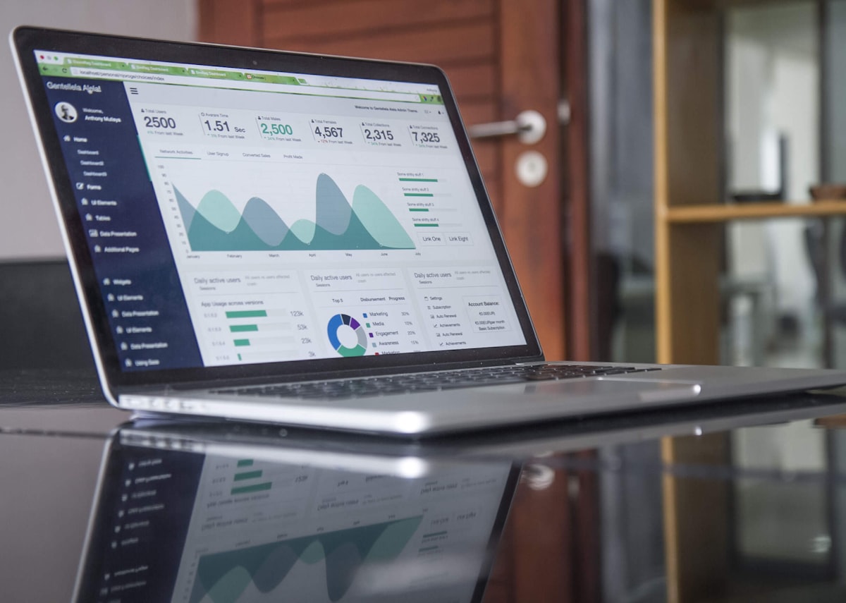 Traditional keyword optimization compared to semantic optimization