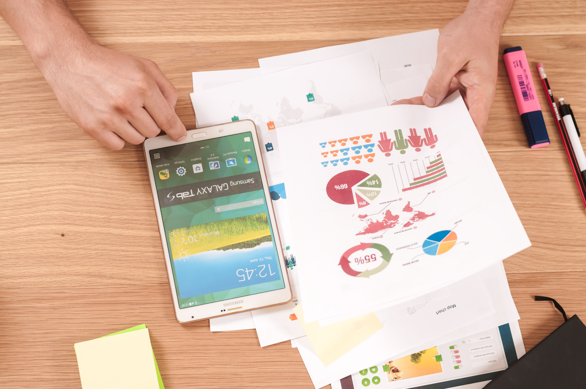 Data comparison charts showing attribution differences across ad types
